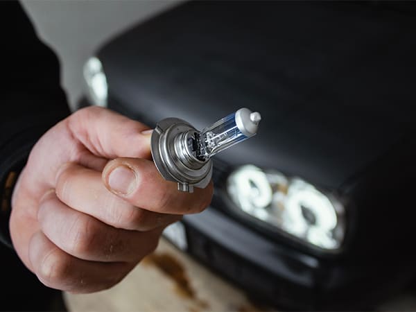 How a Faulty Alternator Affects Lights